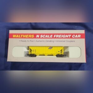 Walthers N Scale Chicago And Nortwestern PS 4427 Covered Hopper